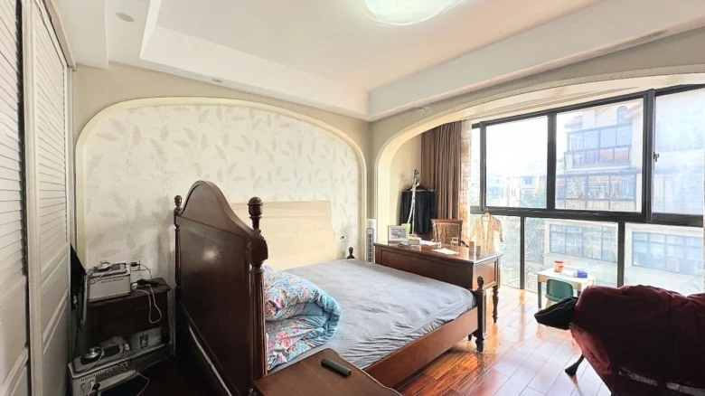 Peninsula Mansion - View 7