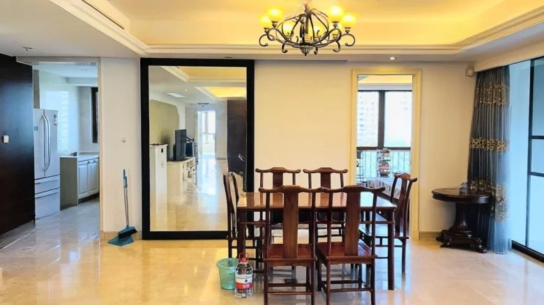 Half-Mountain Half-Island · Central Oceanview Boulevard - View 5