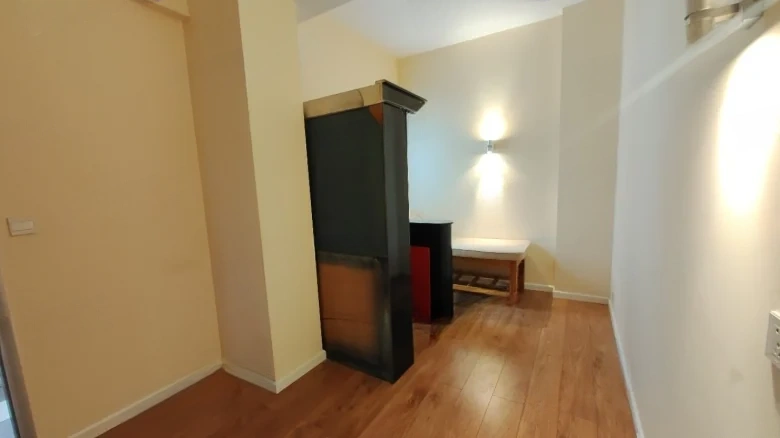 Jade Feather Crimson Dawn - View 2