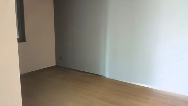 Luhu Listening Blue Times - View 4