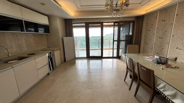 Peninsula Hillside · Central Seaview Avenue - View 3