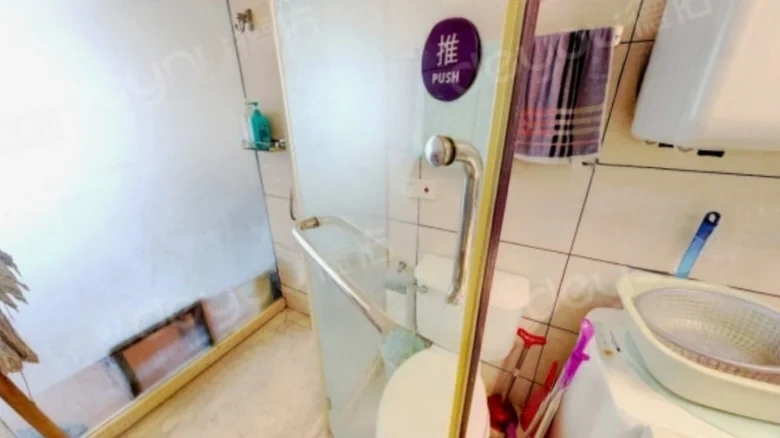 Cain West Lake Golden Seat - View 4