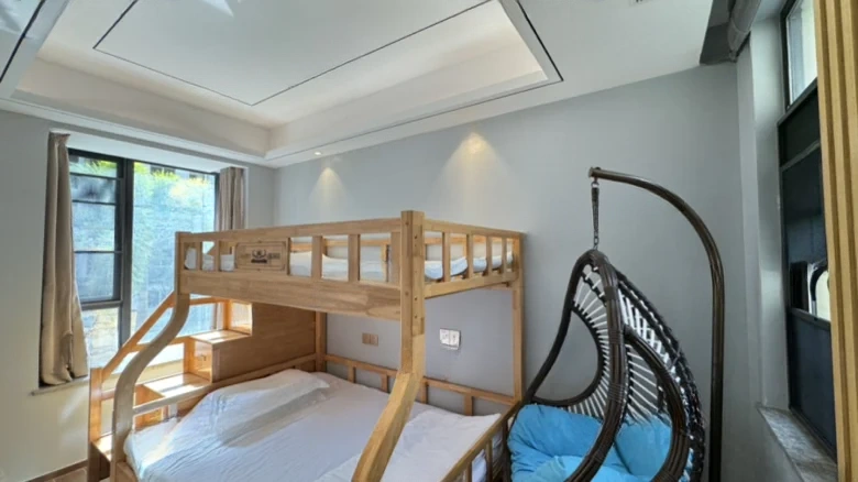 Pioneer · White Jade Begonia - View 3