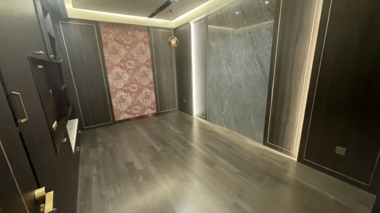 Zhaoshang Diamond Hill Venture Ltd.或其他根据上下文适合的英文名称表达，由于“招商”在这里可以是公司名也可以解释为“吸引投资”的意思，具体需要看语境。如果“招商”特指某个公司，则建议使用 - View 2