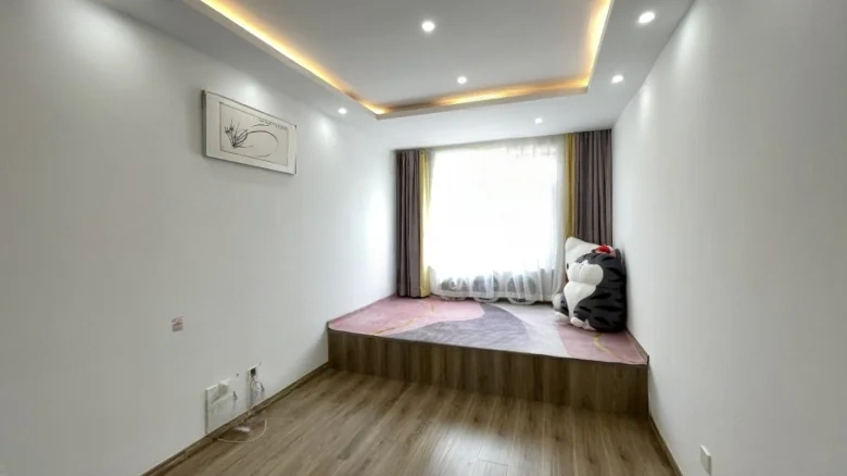 Champagne Town - View 3