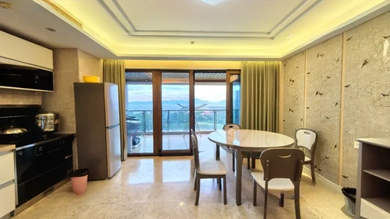 Peninsula Hillside · Central Seaview Avenue - View 2