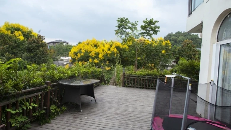 Green City Mountain Speak Interval The direct translation can sound a bit awkward in English. A more natural rendering might be - View 16