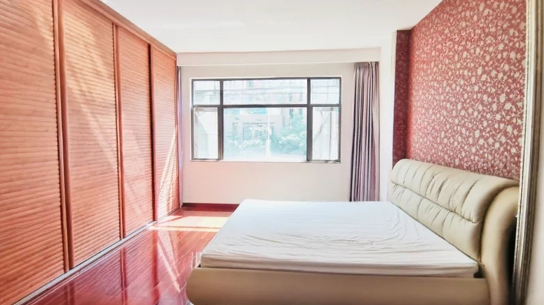 Dianchi Wei Cheng Yanlan Bay - View 2