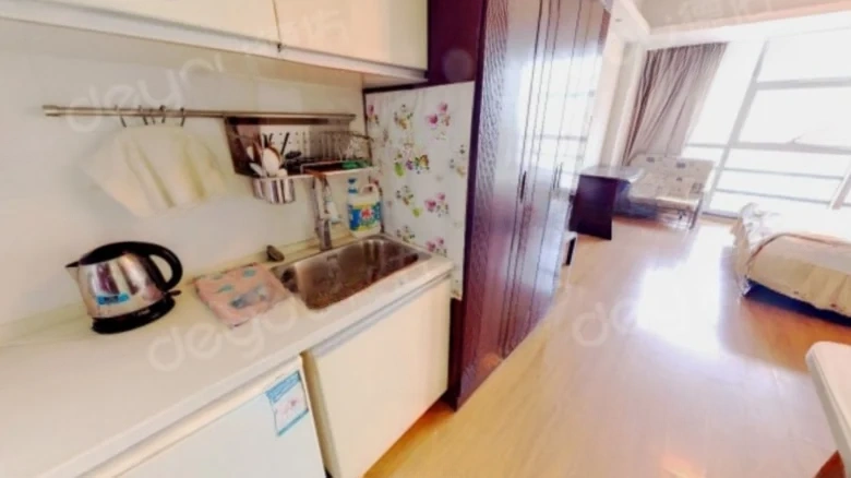 Cain West Lake Golden Seat - View 3