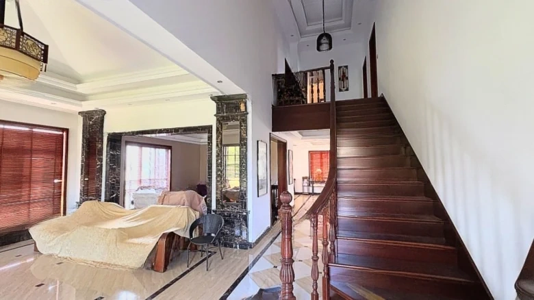 Island Villa Garden - View 11