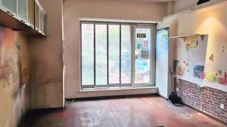 Deep Blue Apartment - View 2