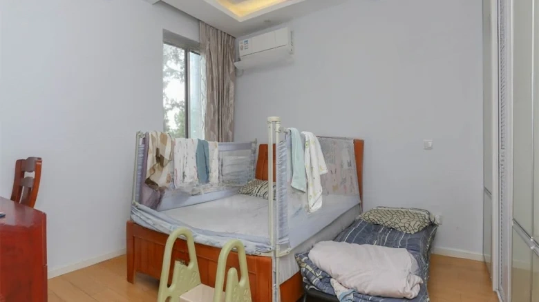 Green Edge Apartment - View 3