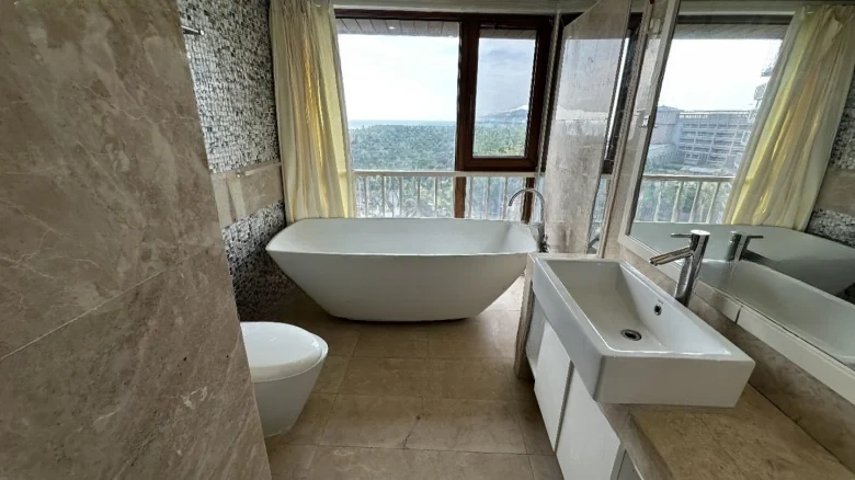 Peninsula Hillside · Central Seaview Avenue - View 6