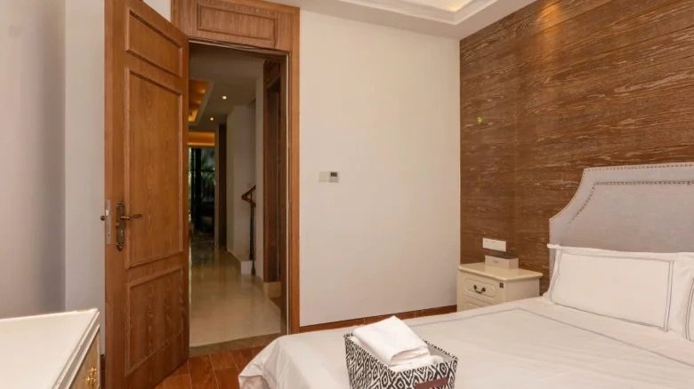 Ronaldo Sanya Bay Harbor Area One - View 2