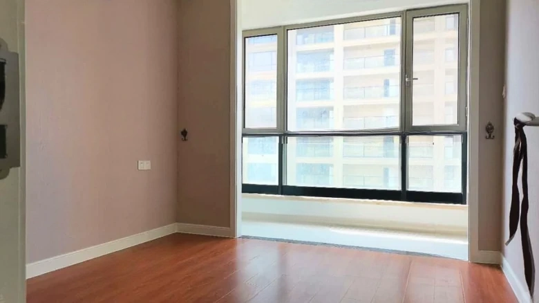 Clear Wind Riverbank - View 2