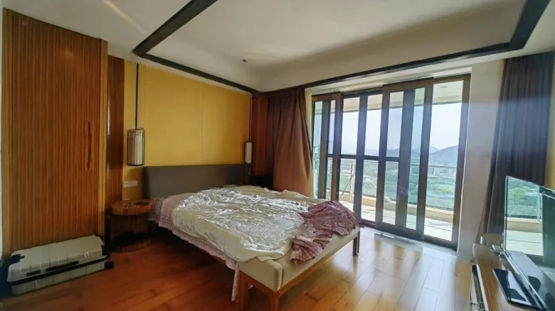 Half Mountain Peninsula - View 3