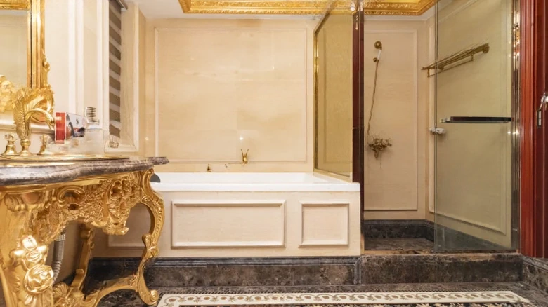 Huaren She Mountain Nine Mile Complex - View 18