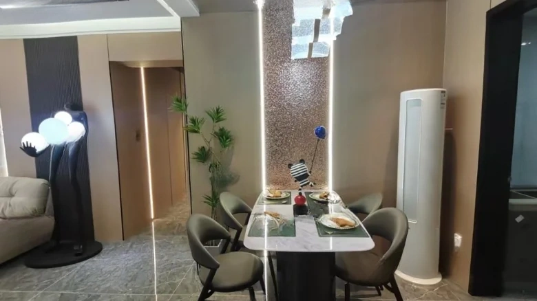 Crescent Mansion Huaronyuefu The translation provided is a direct phonetic translation as - View 4