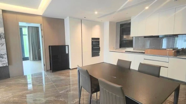 Luhong · Listening Blue Times - View 6