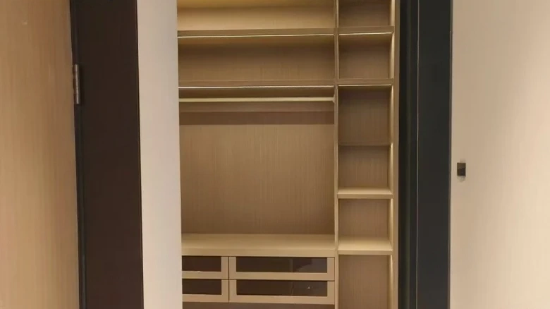 Circular Heaven Praise颂 can be challenging to directly translate into an exact English equivalent due to its poetic and conceptual nature. A close interpretation might be - View 6