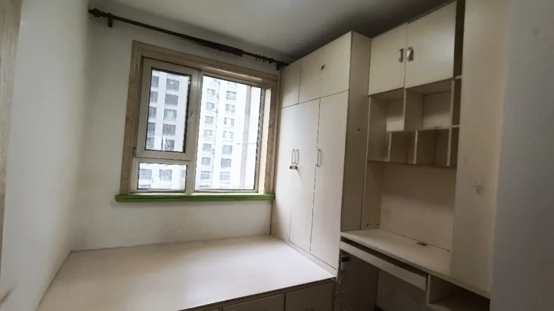 Poly Spring Garden - View 2