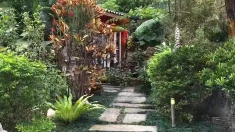 Emperor View Manor - View 6