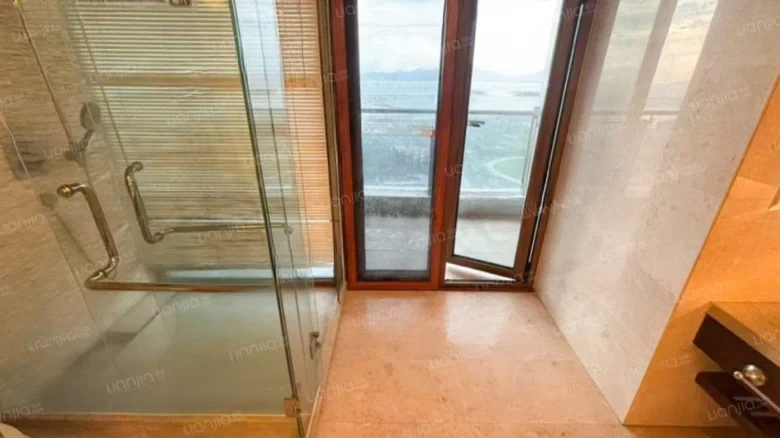 Half Mountain Peninsula · Central Sea View Boulevard - View 9