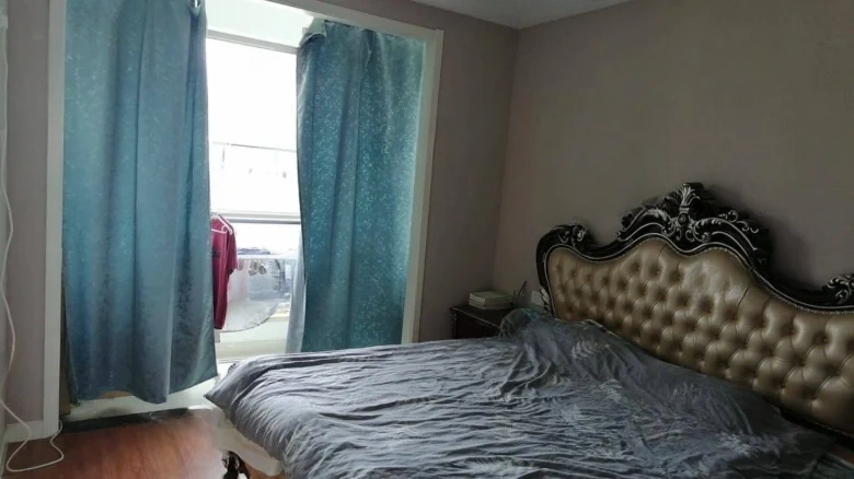 Clear Wind Riverbank - View 3