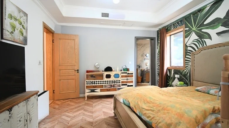 Magnificent Island Facing Two Rivers and Government Offices - View 10