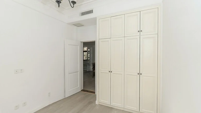 Baili Hai Shang Luo Lan - View 2