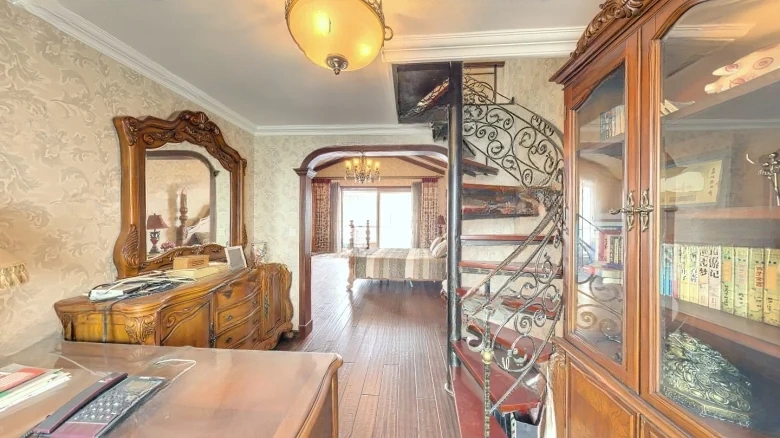 Maidi Manor - View 8