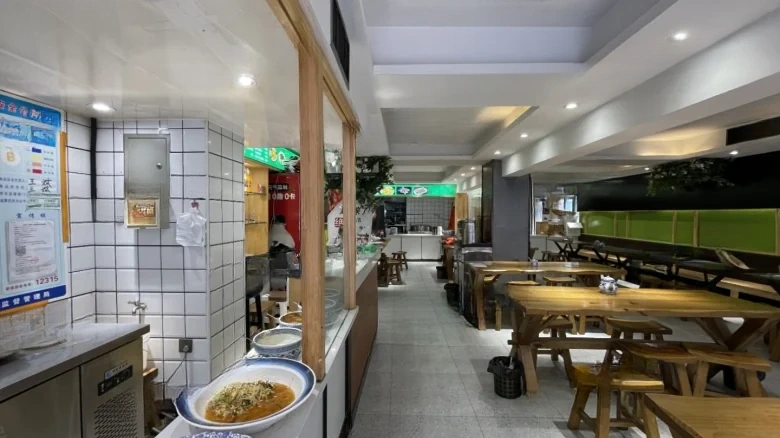 Construction Bank Staff Quarters Huating Street - View 3