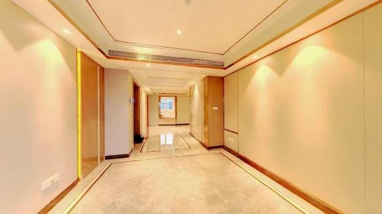 Luxury Courtyard Residence - View 6