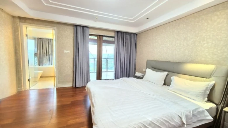 Banshan Bandao · Central Seaview Avenue - View 2