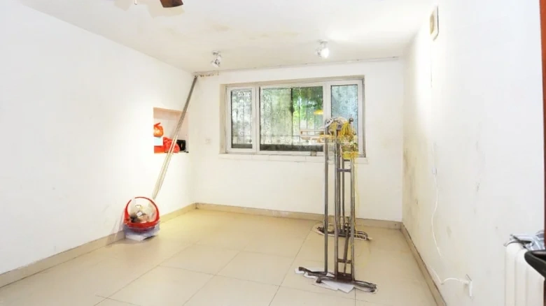 University Road - View 2