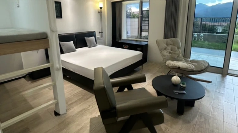 Anji Slow Mountain Platinum Ridge - View 1