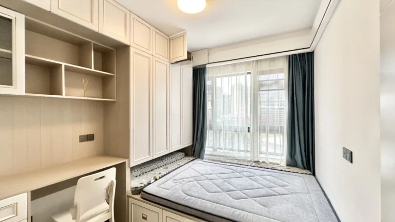 Mountain-Cloud Brocade - View 2