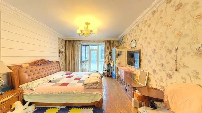 Golden Land Temple Courtyard - View 7