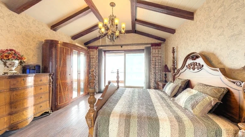 Maidi Manor - View 5