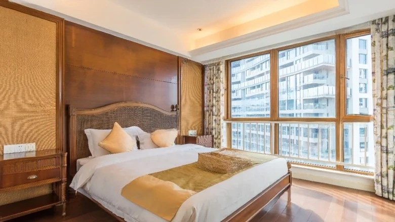 Central Seaview Avenue, Peninsula Hillside - View 2