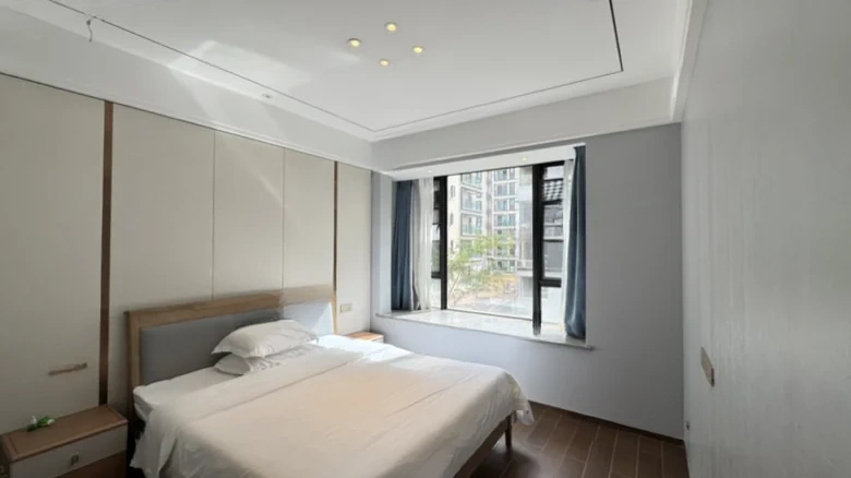 Pioneer · White Jade Begonia - View 2