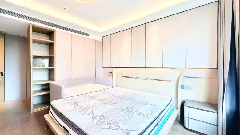 Golden Land Peak Hub - View 3