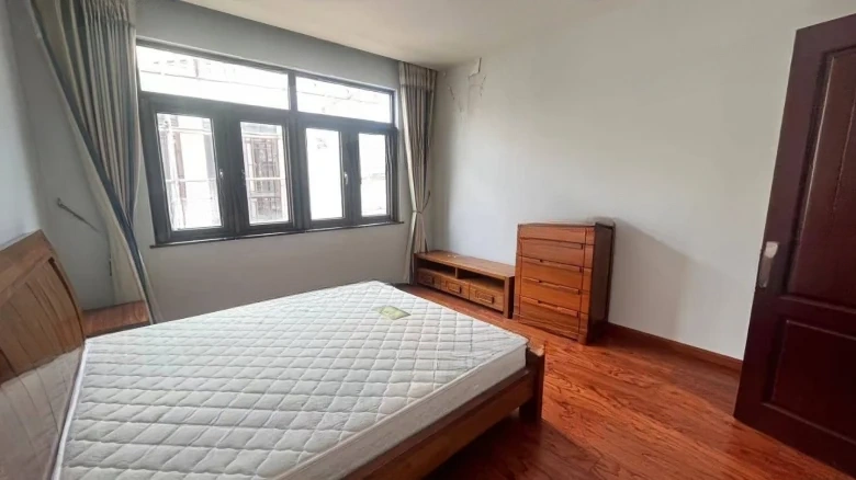 Rongyu Compound или более точно в контексте имен местности может быть - View 6