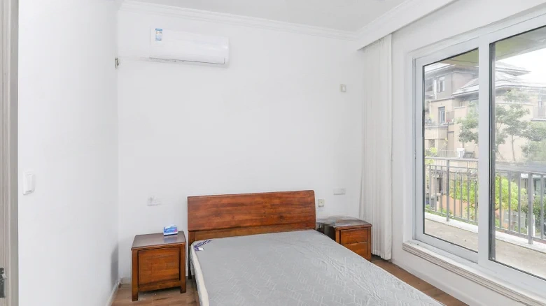 Poly Real Lilies Residence - View 2