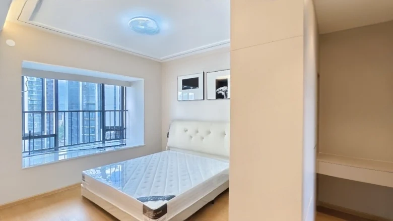 Cloud and Center - View 4