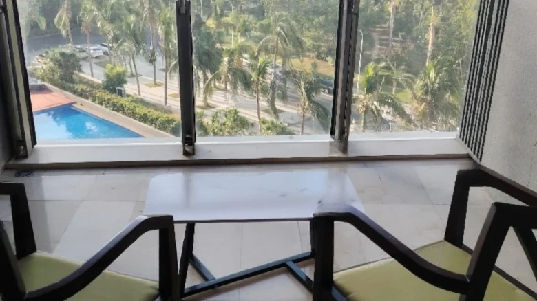 Peninsula Hillside · Central Seaview Avenue - View 13