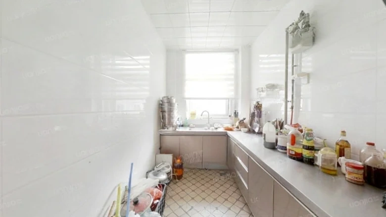 Heritage Hillside Courtyard - View 8