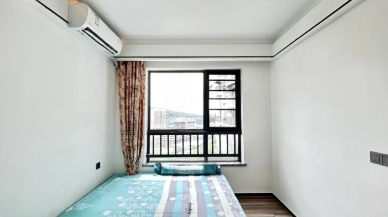 Mountain-Cloud Brocade - View 1