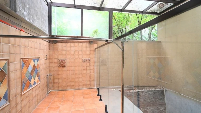 Magnificent Island Facing Two Rivers and Government Offices - View 27