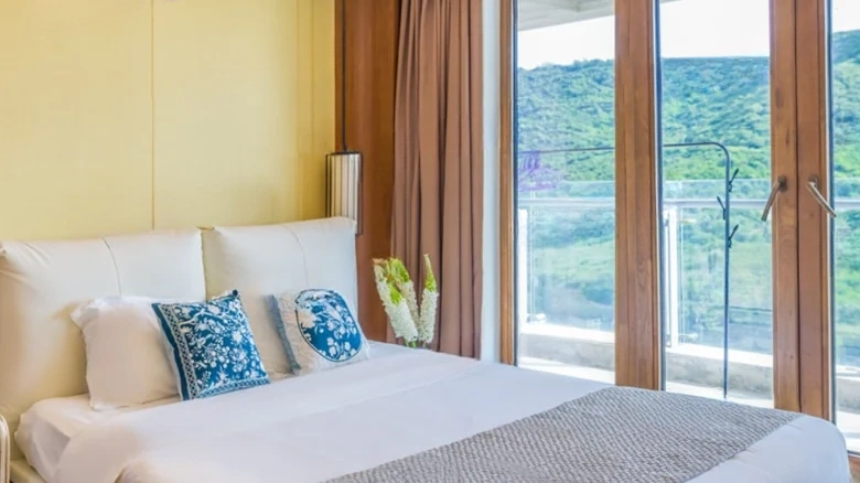 Half Mountain Peninsula - View 2